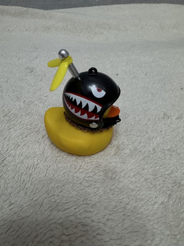Продам модную утку Bape