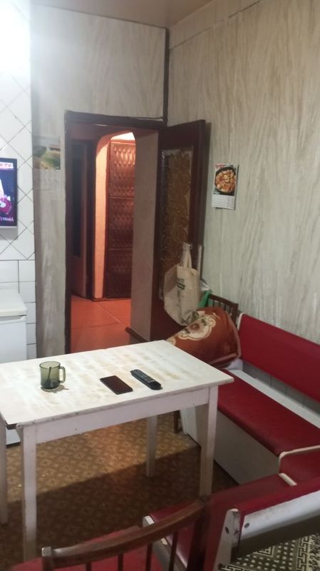 2ком./3эт/5 Юнусабад 17квартал "Сайрам",12поликлиника,С обстановкой.