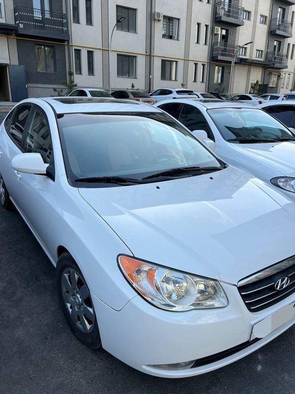 Hyundai Elantra 2.0L Hyundai Elantra 2.0L