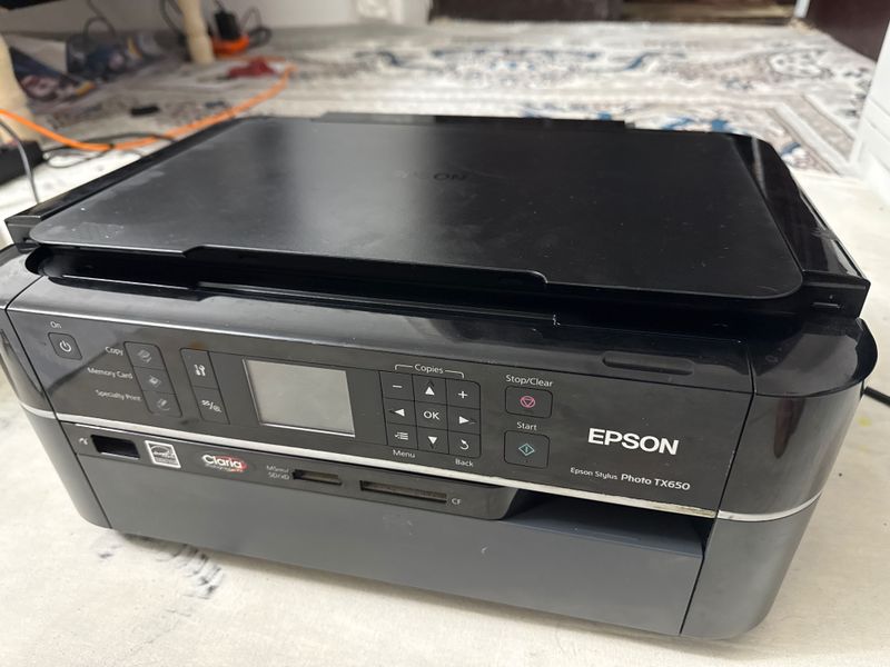 Epson Tx 650 Rangli 3/1 Printer Yaxshi ishlidi Srochno Sotaman Epson Tx 650 Rangli 3/1 Printer Yaxshi ishlidi Srochno Sotaman
