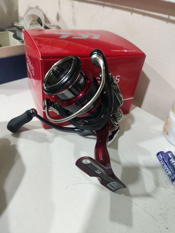 Продается катушка daiwa fuega 2500 Продается катушка daiwa fuega 2500