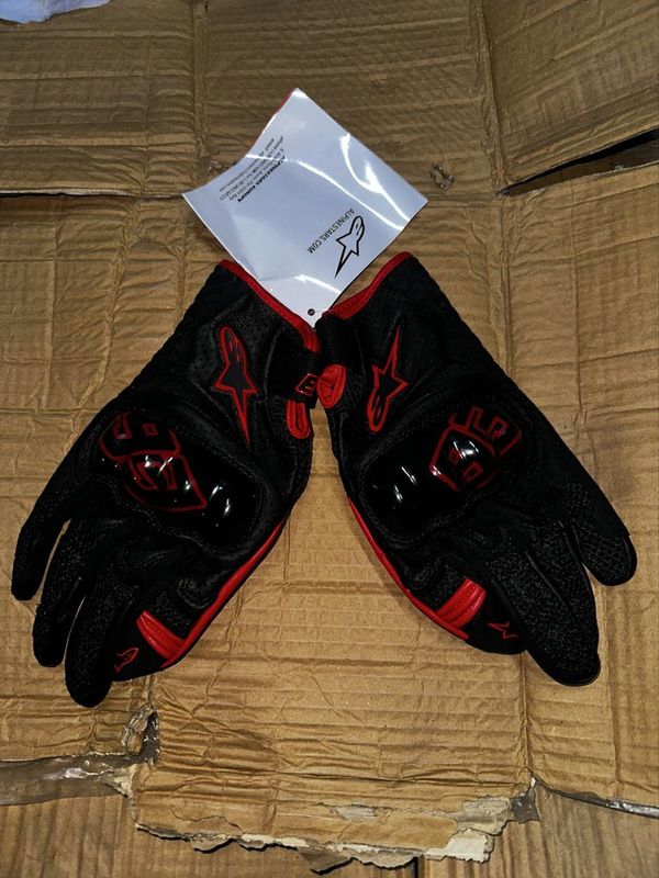 Мото Перчатки Alpinestars черные и черно красные Мото Перчатки Alpinestars черные и черно красные