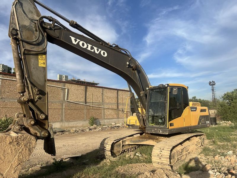 Продаетчя гусеничный экскаватор VOLVO EC220Dl