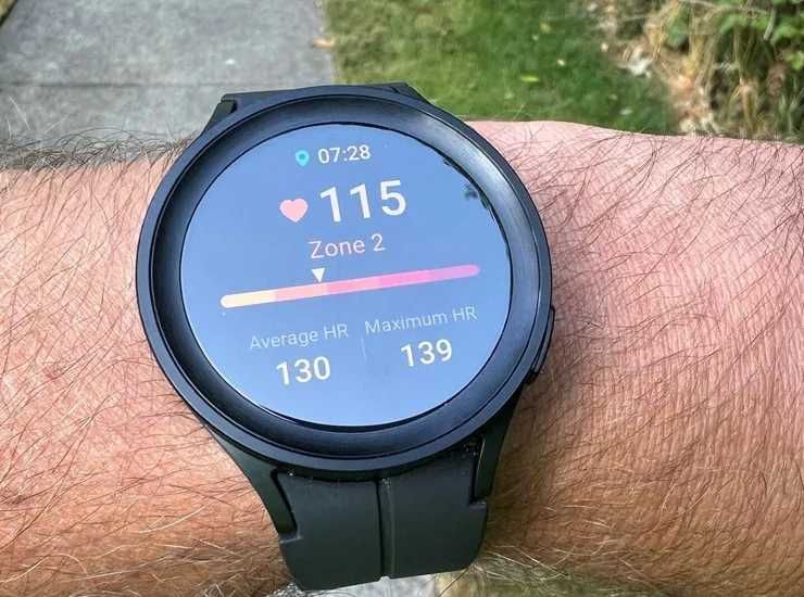 Продаю galaxy watch 5pro и беспроводное зарядное устройство EP-P6300 Продаю galaxy watch 5pro и беспроводное зарядное устройство EP-P6300