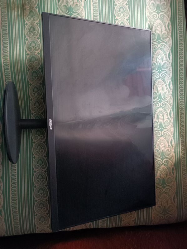 monitor 24 dyum fulhd 1 yil ishlatilgan Chotki ishlaydi