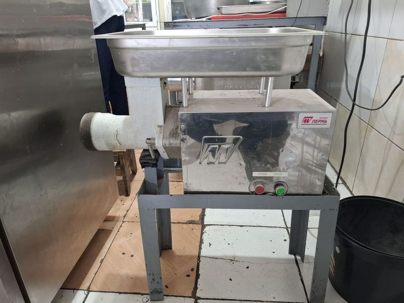 Мясорубка М 600 (Перм) сотилади. Мясорубка М 600 (Перм) сотилади.