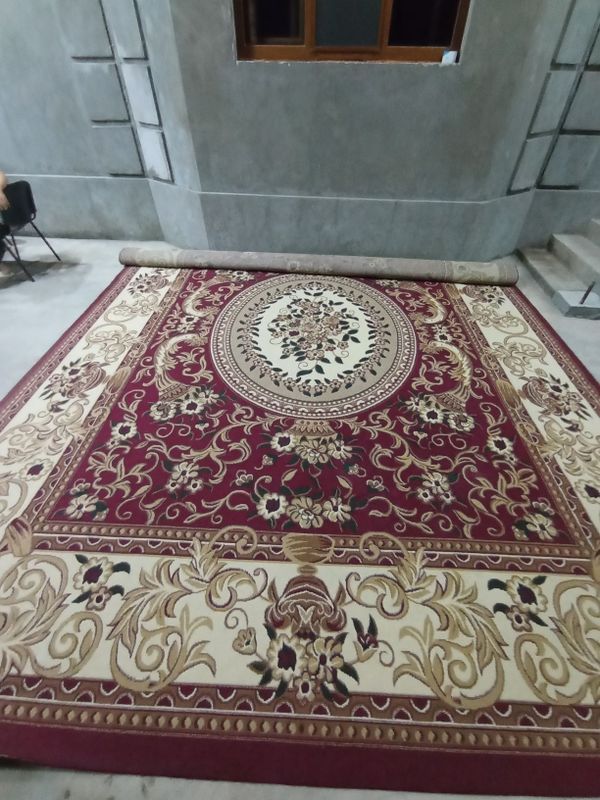 Gilam sotiladi xolati yahshi