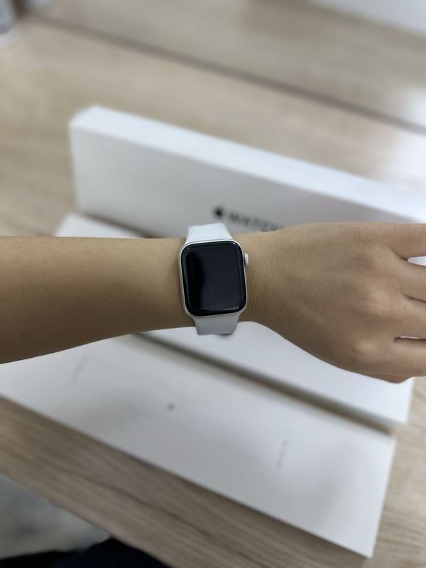 Apple watch SE, (40mm) Apple watch SE, (40mm)