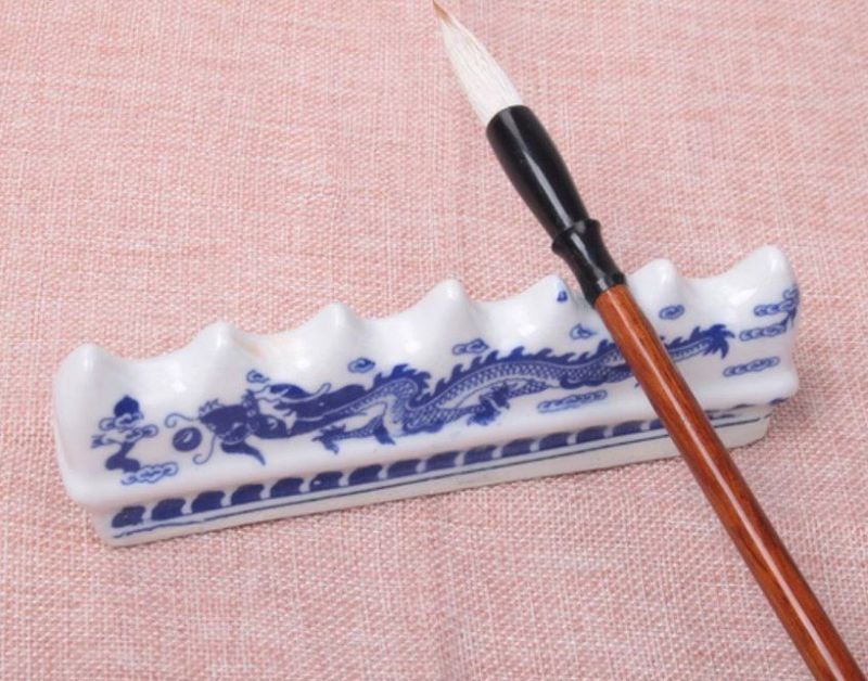 Интересные фарфоровые подставки для ручек кисточек. длина 15см высот Интересные фарфоровые подставки для ручек кисточек. длина 15см высот