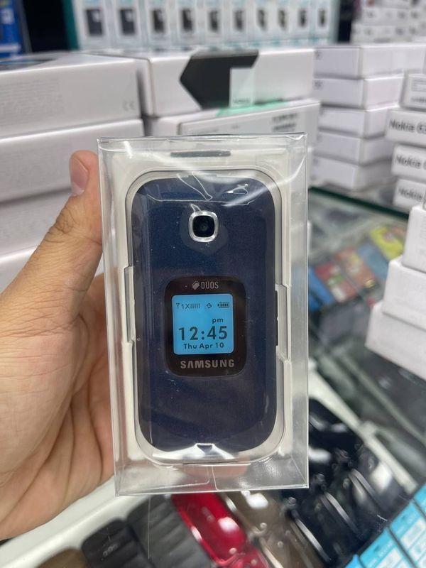 Yangi Samsung B311V – tugmali telefon raskladushka Gusto 3 Yangi Samsung B311V – tugmali telefon raskladushka Gusto 3