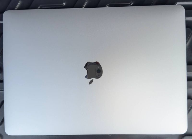 Macbook Pro M2 idealniy