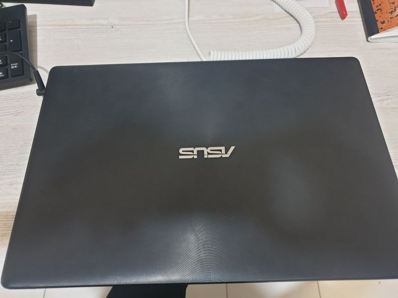 NOUTBUK Asus Holati Yaxshi