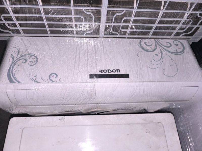 Срочно продаётся кондиционер ROISON 12 Срочно продаётся кондиционер ROISON 12