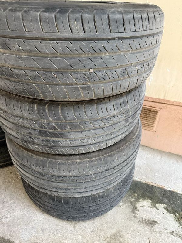 Продам шины 235/55/R18 в отличном состоянии Продам шины 235/55/R18 в отличном состоянии