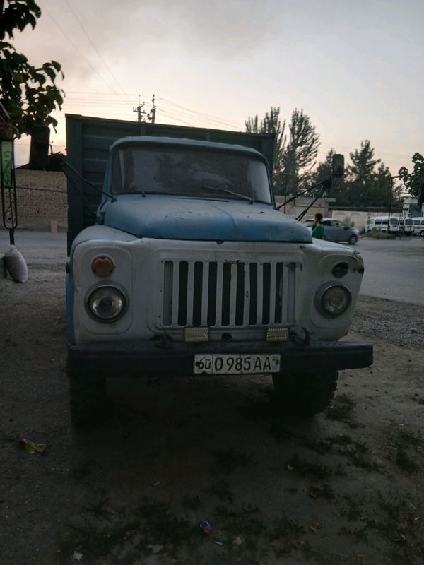 Gaz 53 sotiladi  3000$ yana kelishamiz