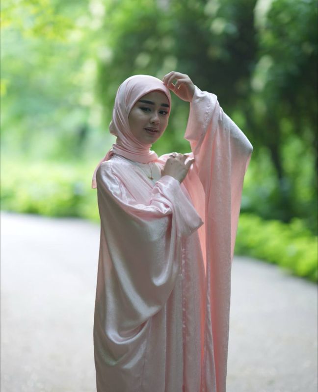 Vecherniy abaya+baza dvoyka (yengi kalta) Vecherniy abaya+baza dvoyka (yengi kalta)