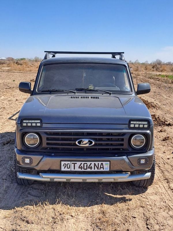 Lada Niva 4x4 sotiladi