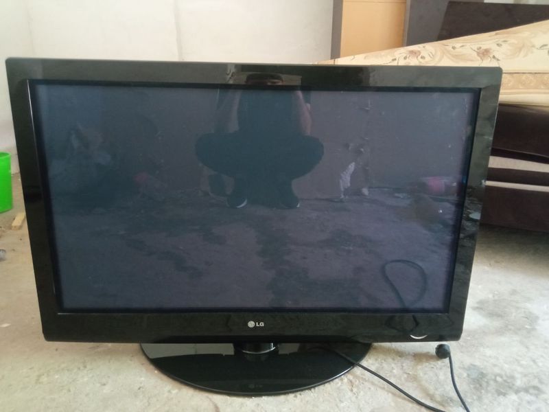 Продам срочно телевизор 42 Lg Продам срочно телевизор 42 Lg