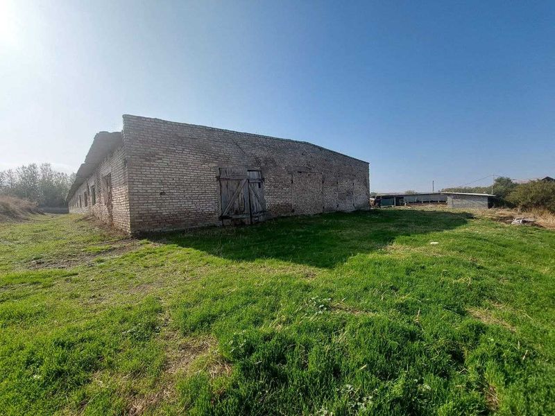 Qashqadaryo viloyati, Kitob tumanida Molxona binosi sotiladi
