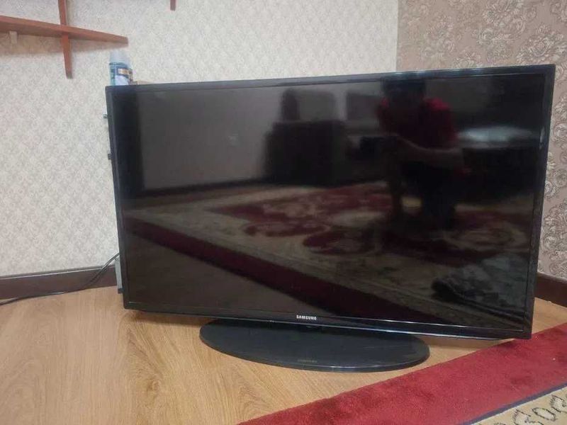 Телевизор SAMSUNG UE40EH5000WXMS Телевизор SAMSUNG UE40EH5000WXMS