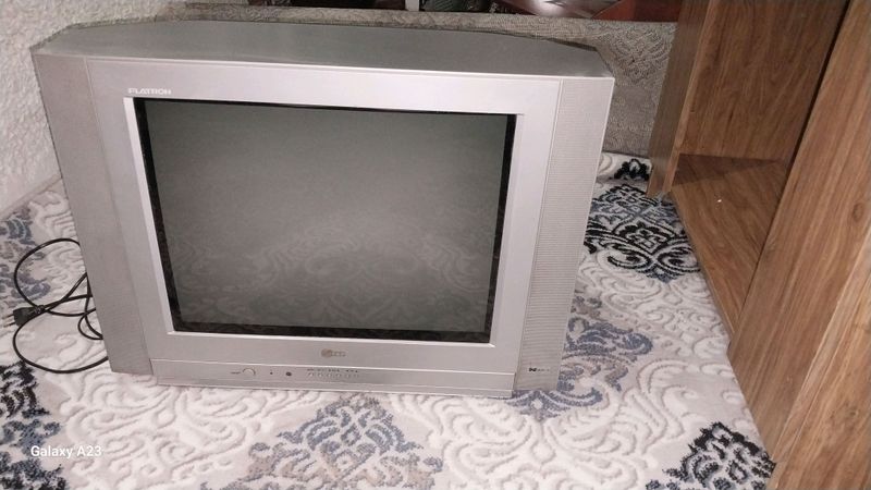 televizor va podstavkasi ,  oyna , duxovka sotamiz