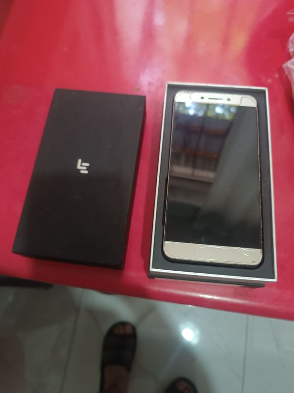 Телефон LE X526 сотовый сенсер Телефон LE X526 сотовый сенсер