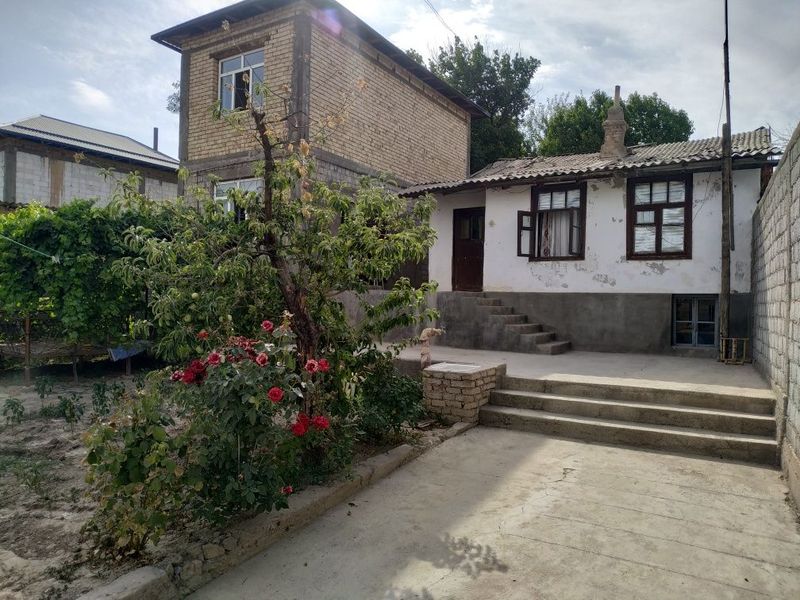 Ховли Уй сотилади горпаркда