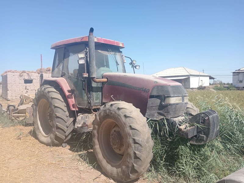 Traktor sotiladi