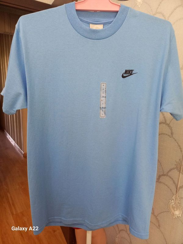 Продается голубая футболка Nike Продается голубая футболка Nike