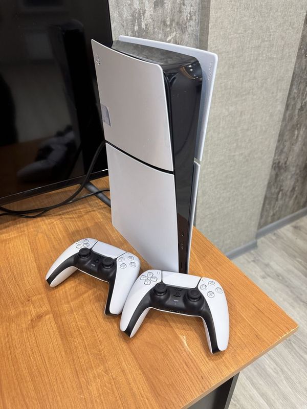 Playstation 5 Slim 1 tb Playstation 5 Slim 1 tb