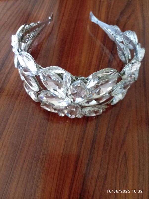Diadema sotiladi Diadema sotiladi