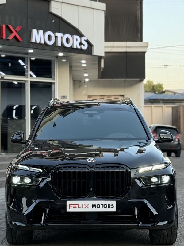 BMW X7 M50i (Restyling) BMW X7 M50i (Restyling)