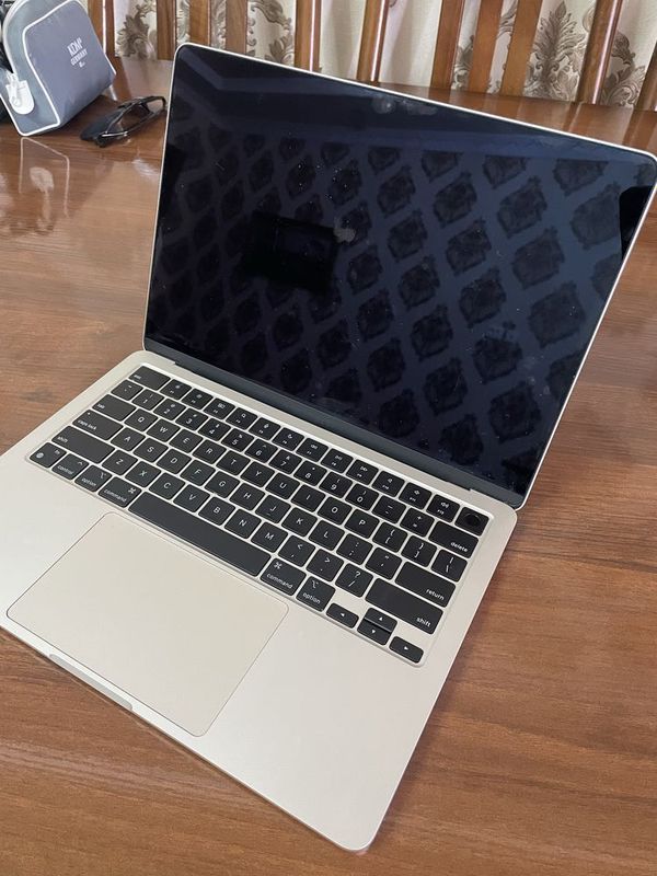 Macbook air 13, m3, 8/256 Macbook air 13, m3, 8/256