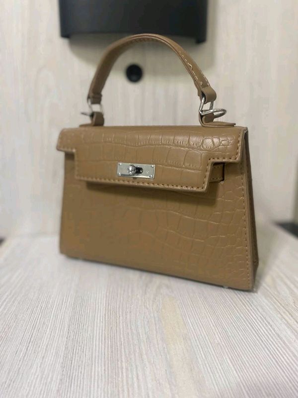 Ayollar sumkasi Ayollar sumkasi
