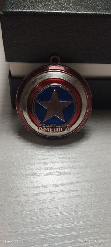 Продам значек щит Капитана Америки
