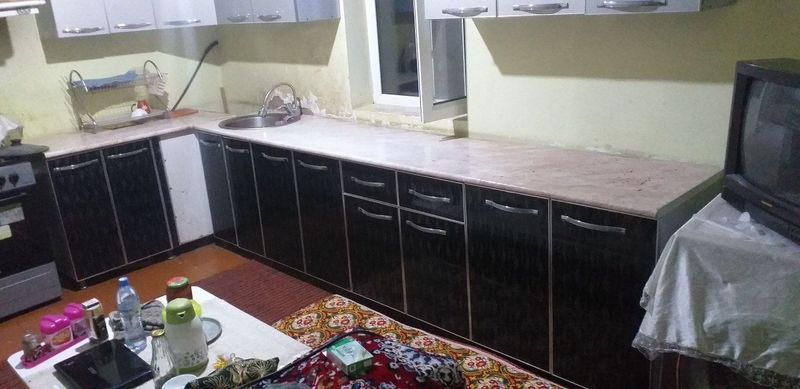 Osh xona uchun mebel sotiladi