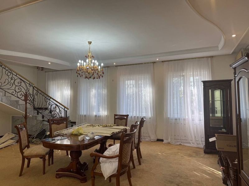 Продается дом 9 комнат, ор-р: Ракатбоши/Юсуф Ходжи, 800м²