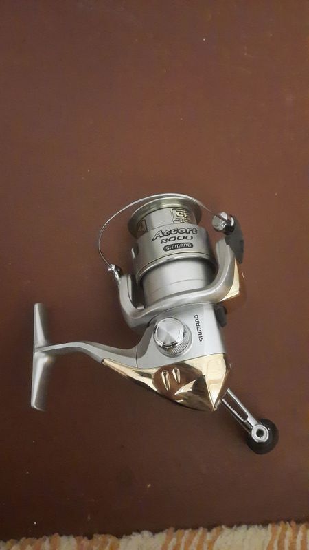 Катушка рыболовная Shimano 2000 Катушка рыболовная Shimano 2000