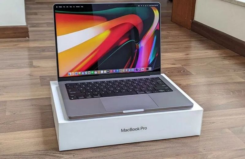 Продаю MacBook Pro 14” (M2 Pro, 2023) Продаю MacBook Pro 14” (M2 Pro, 2023)