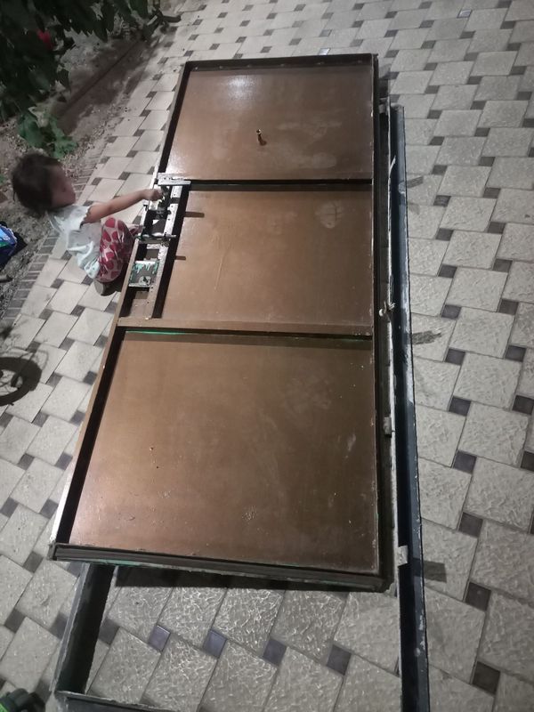 Продам железную дверь