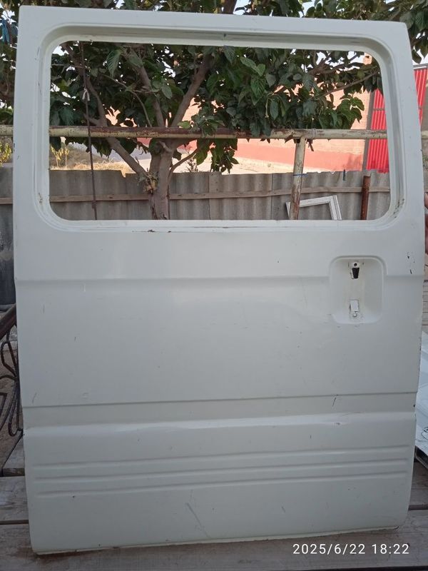 Damas oʼrta oʻng eshik qaymoq rang Damas oʼrta oʻng eshik qaymoq rang