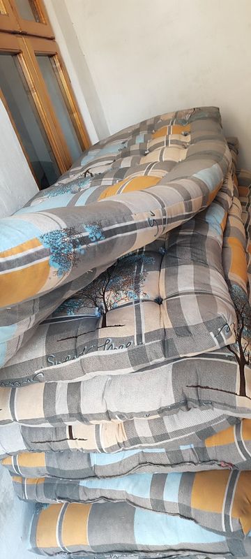 o'rin matras to'shak, ko'rpa, yostiq, prostina pododialnik nalochka