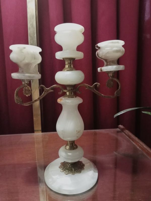 Подсвечник из латуна и оникса. Подсвечник из латуна и оникса.