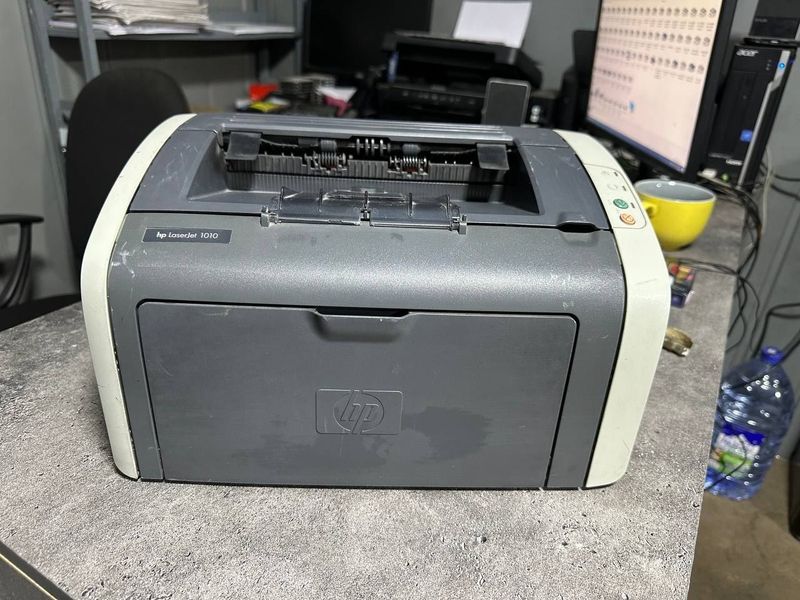 Принтеры HP Laserjet 1005 и 1010 в отличном состоянии Принтеры HP Laserjet 1005 и 1010 в отличном состоянии