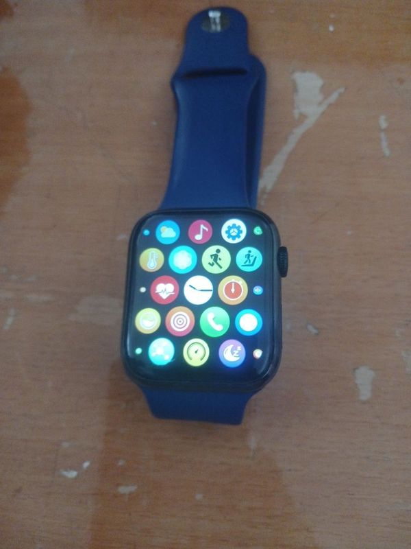 Smart watch sotiladi