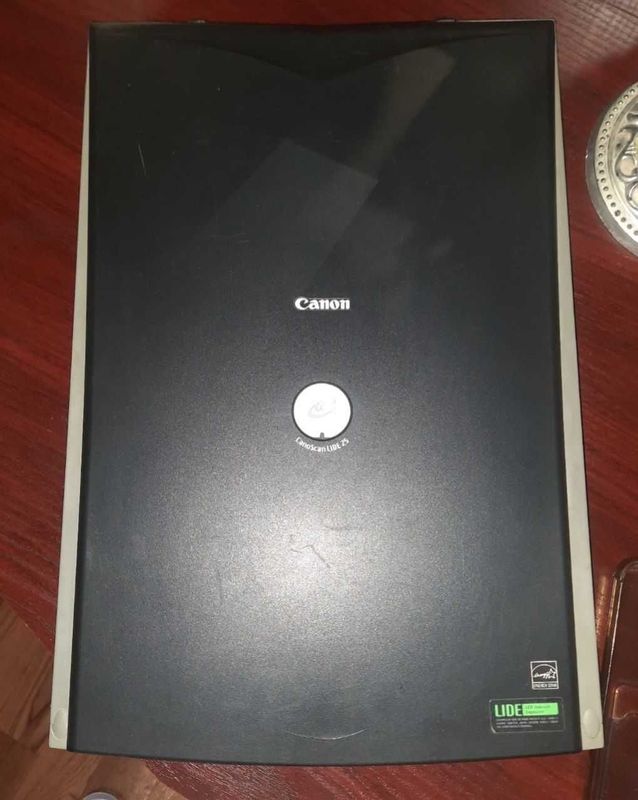 Сканер Canon в отличном состоянии Сканер Canon в отличном состоянии