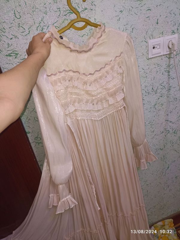 uzun koʻylak 1 marta toʻyda kiyilgan urinmagan uzun koʻylak 1 marta toʻyda kiyilgan urinmagan