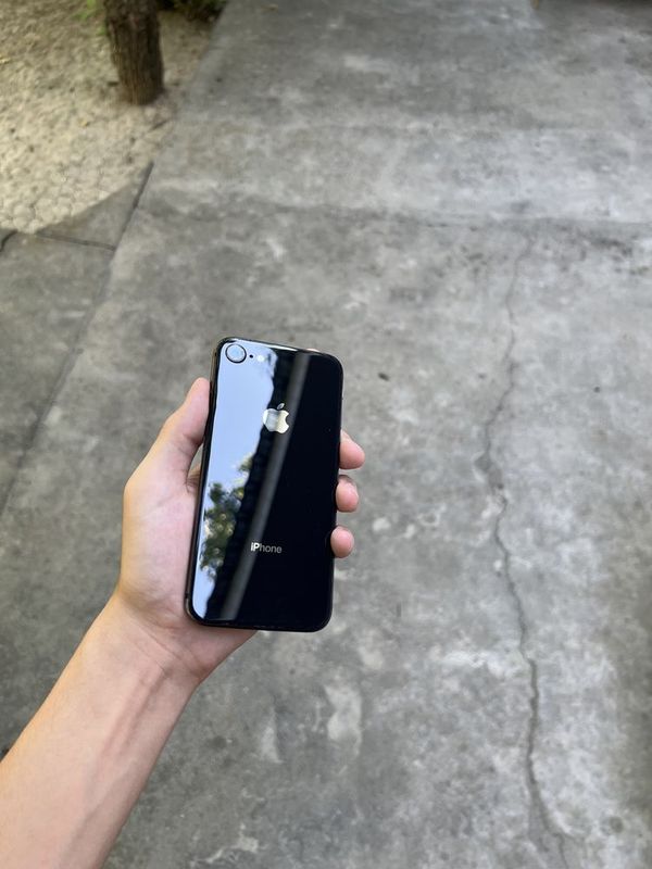 iPhone 8 64 gb kar dak yok ekran aybi