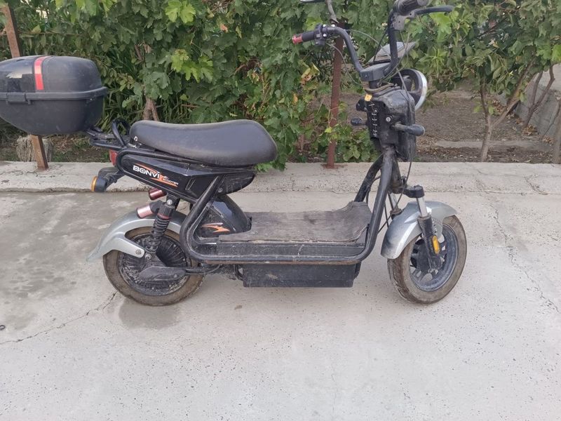 Skuter elektronniy Skuter elektronniy