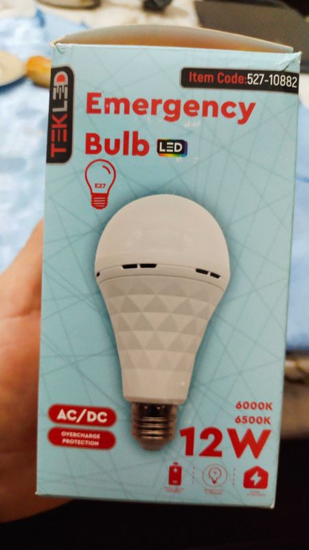 Batareyali zaryadkali lampa 12watt E27